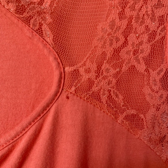 CHARLOTTE RUSSE TEE - Picture 3 of 3